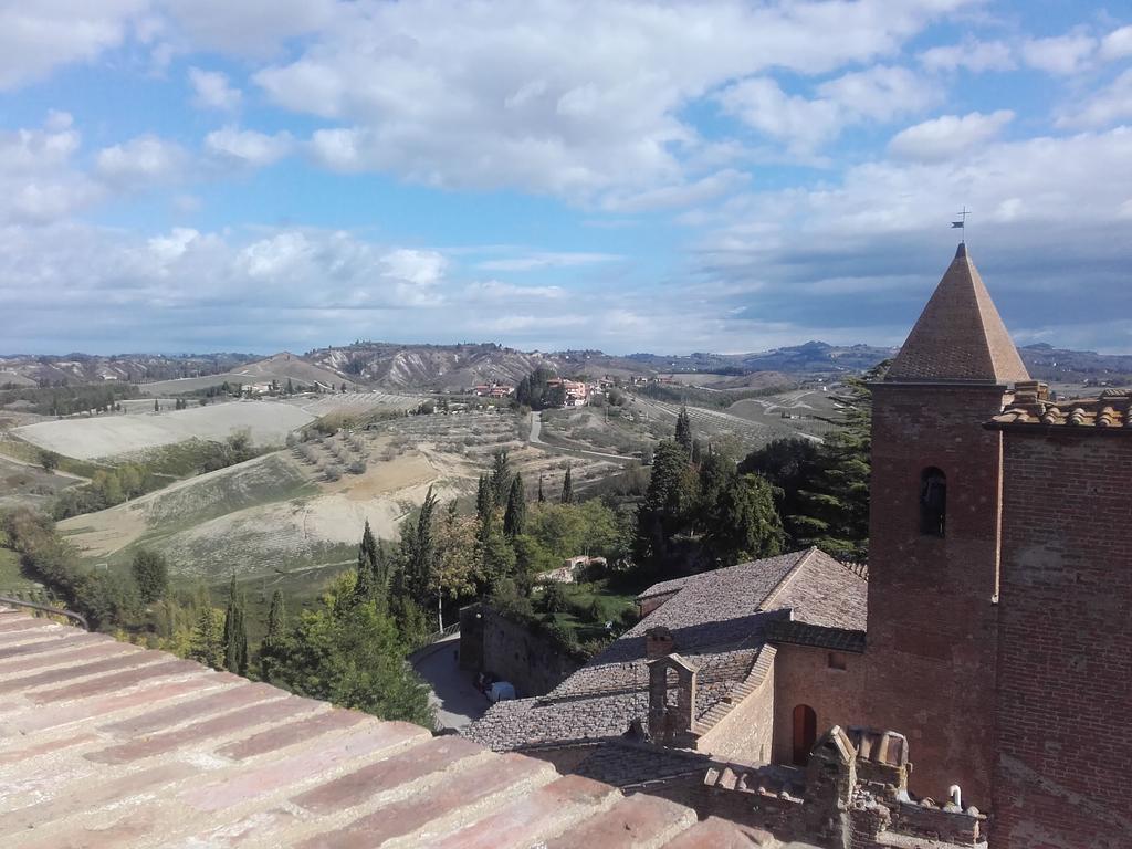 Вілла Agriturismo Il Torrione Чертальдо Екстер'єр фото